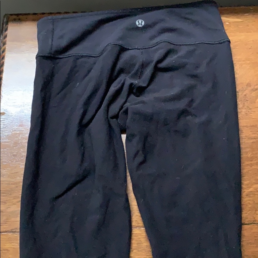 reversible black lululemon cropped leggings size 4